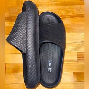 Black unisex cushion Foam slide sandals